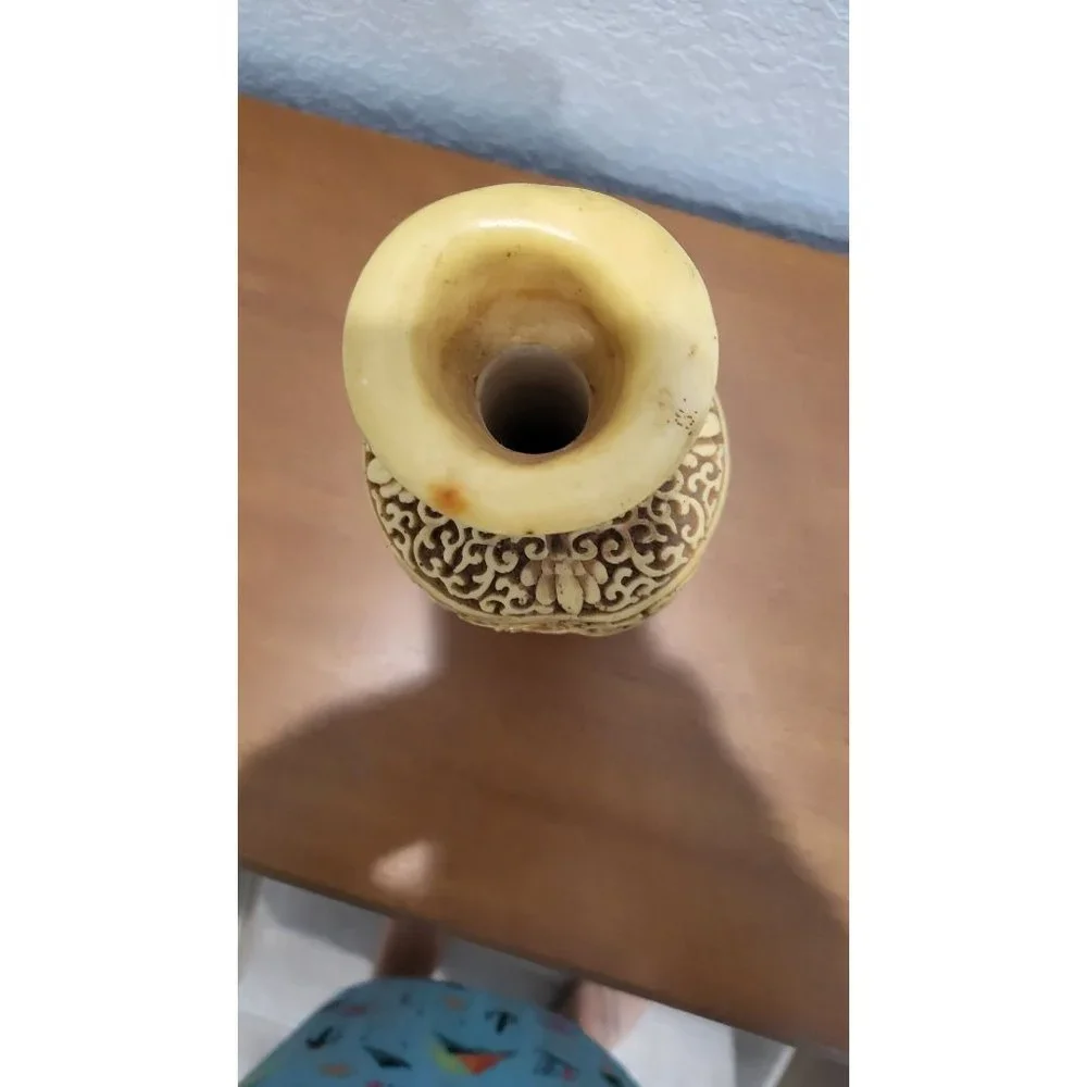 Asian Resin Vase‎